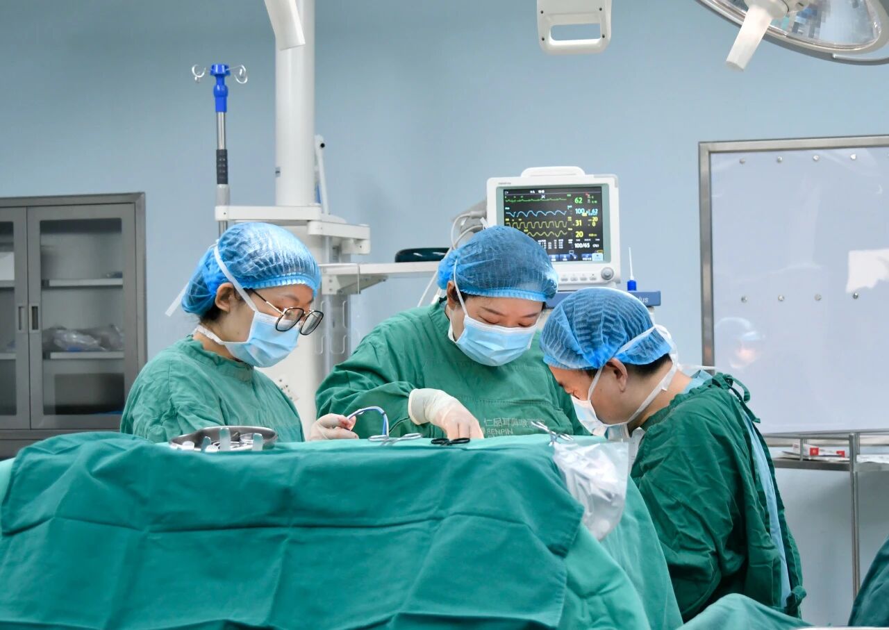 创新诊疗|仁品专家联合施治,为7岁患儿同期完成耳再造与听力重建
